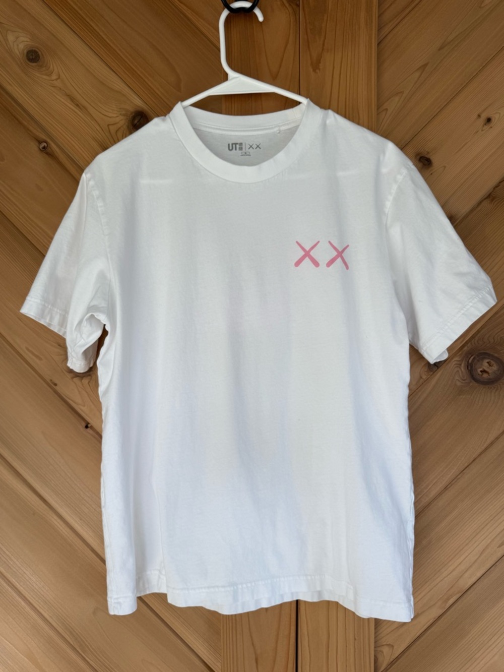 Men’s Kaws T-shirt size M